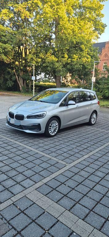 Silber Gebraucht 2021 BMW 218 Gran Tourer Sport Line Van / Kleinbus | 16.000 € (Superpreis) - Bild 1/4