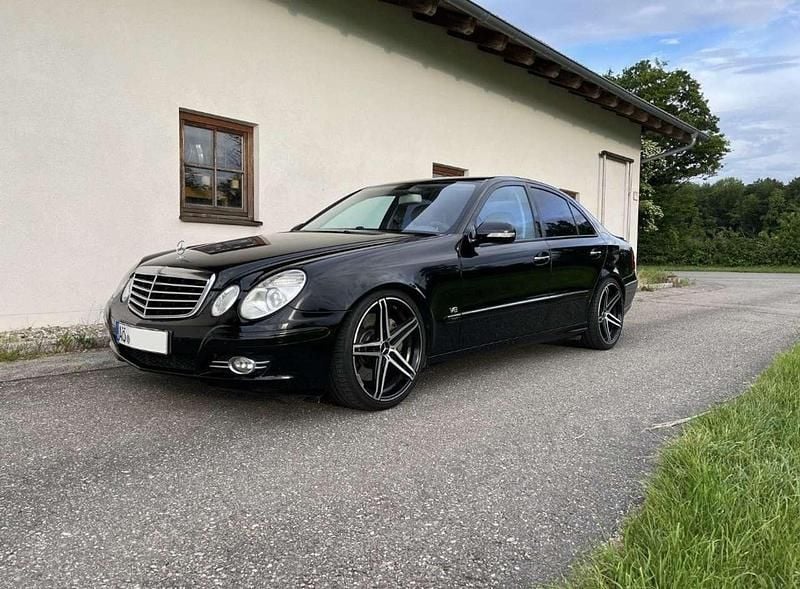 Gebraucht Mercedes E500 Avantgarde 387 PS (284 kW) 2007 Schwarz Limousine