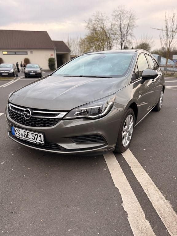 Gebraucht Opel Astra Edition 110 PS (80 kW) 2017 Grau Kombi