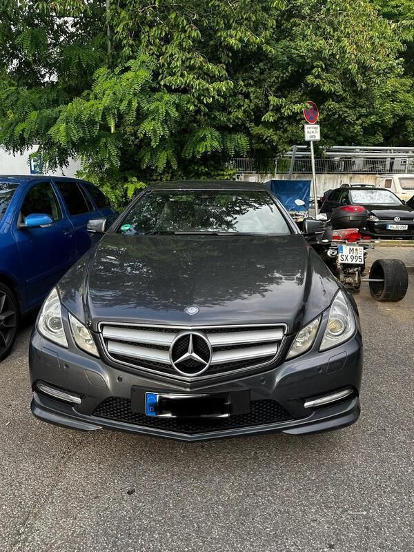 Grau Gebraucht 2012 Mercedes E220 AMG Coupé | 9.600 € (Fairer Preis) - Bild 1/4