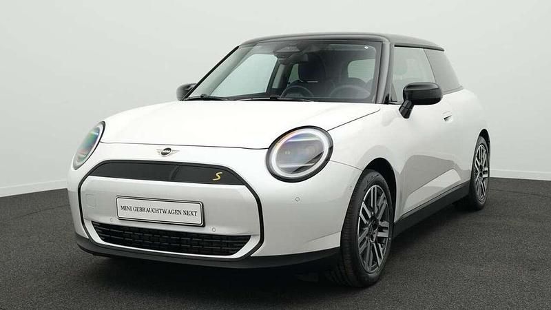 Weiß Gebraucht 2024 Mini Cooper SE Classic Kleinwagen | 31.431 € (Fairer Preis) - Bild 1/4