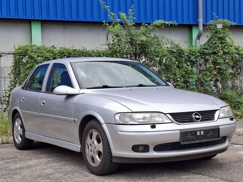 Silber Gebraucht 2002 Opel Vectra Limousine | 1.990 € (Fairer Preis) - Bild 1/4