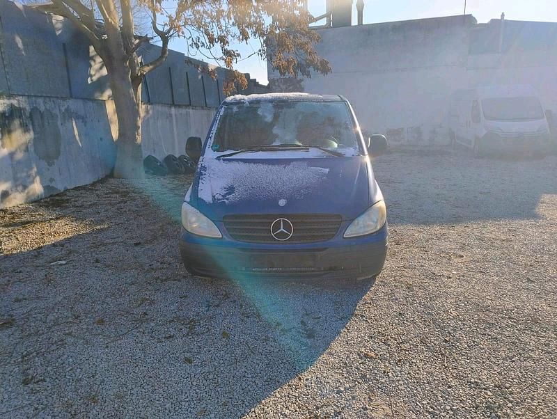 Blau Gebraucht 2008 Mercedes Vito Limousine | 2.350 € (Fairer Preis) - Bild 1/4