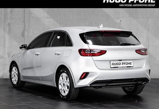 Neu Kia Ceed Vision 100 PS (73 kW) 2025 Silber Kleinwagen