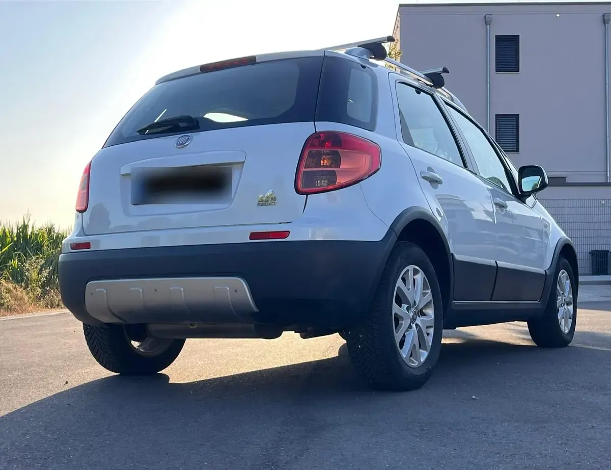 Gebraucht Fiat Sedici 120 PS (88 kW) 2011 Weiß SUV