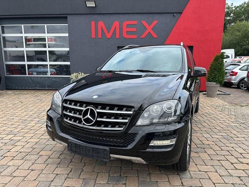 Schwarz Gebraucht 2012 Mercedes ML300 SUV | 14.990 € (Fairer Preis) - Bild 1/4