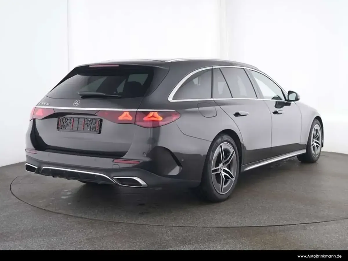 Gebraucht Mercedes E300 AMG line 313 PS (230 kW) 2025 Lack graphitgrau Kombi