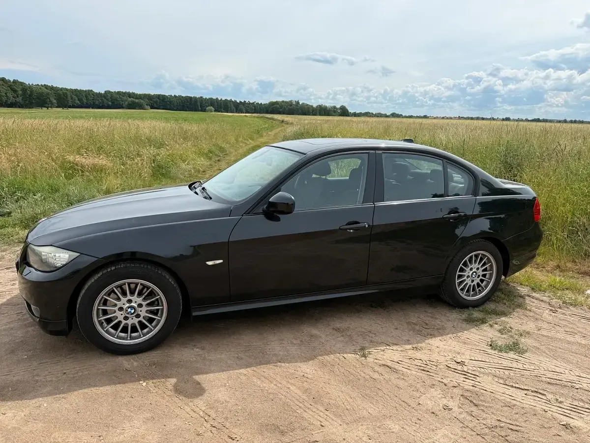 Gebraucht BMW 320 170 PS (125 kW) 2009 Schwarz Limousine
