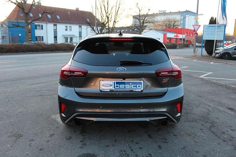 Gebraucht Ford Focus ST 280 PS (205 kW) 2022 Magneticgrau metallic Limousine
