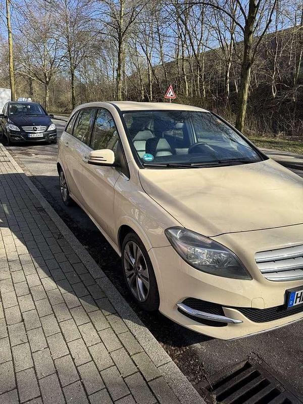 Gebraucht Mercedes B200 156 PS (114 kW) 2014 Van / Kleinbus