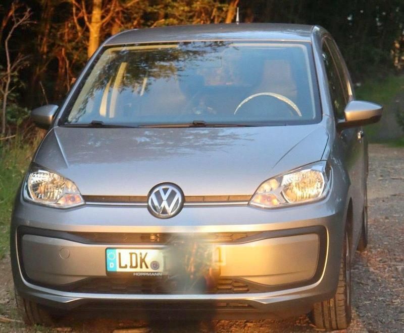 Grau Gebraucht 2017 VW up! Kleinwagen | 4.999 € (Fairer Preis) - Bild 1/2