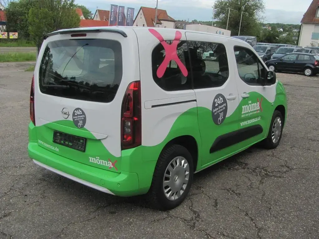 Używany Opel Combo Life 102 KM (75 kW) 2023 Biały Minivan