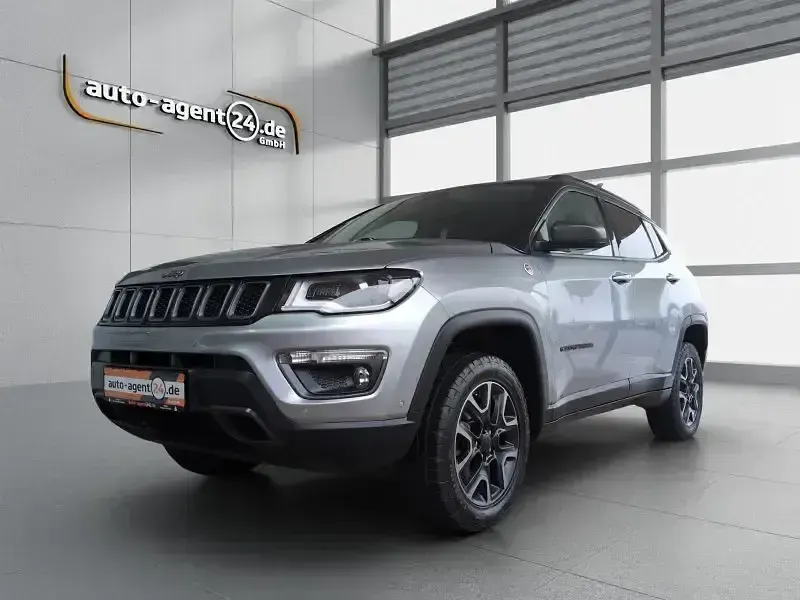 Used Jeep Compass Trailhawk 170 HP (125 kW) 2019 Silver SUV