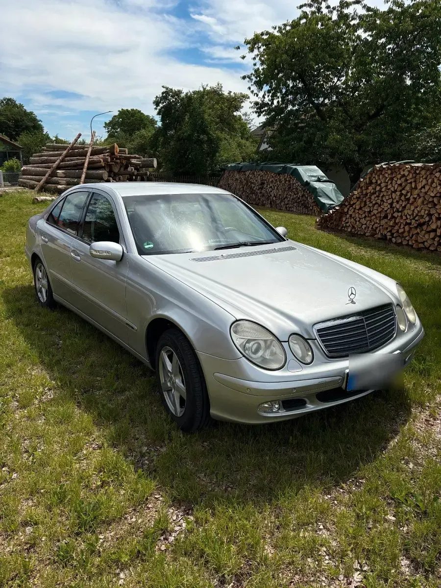 Gebraucht Mercedes E200 163 PS (119 kW) 2004 Silber Limousine