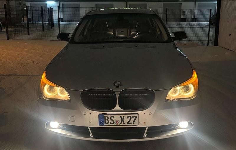 Gebraucht BMW 530 218 PS (160 kW) 2003 Silber Limousine