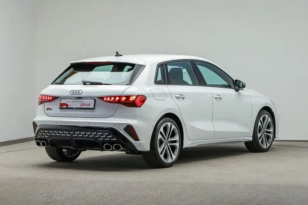Gebraucht Audi S3 Ambiente 333 PS (244 kW) 2025 Arkonaweiß Limousine