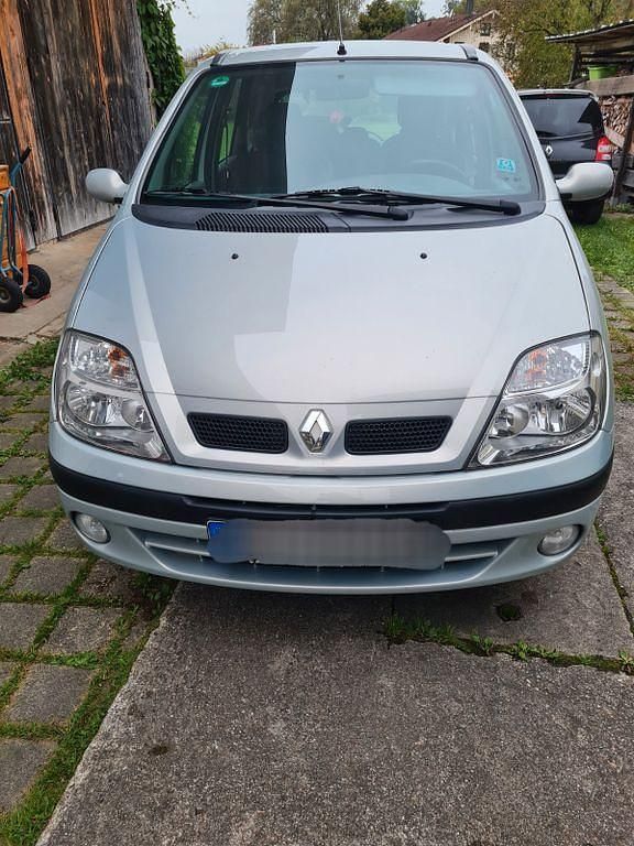 Silber Gebraucht 2000 Renault Mégane Limousine | 650 € (Guter Preis) - Bild 1/4