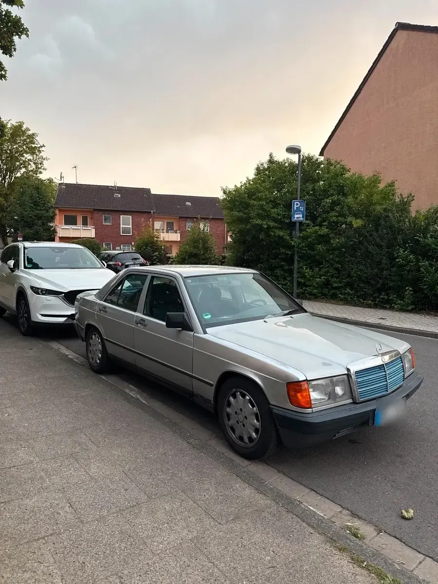 Gebraucht Mercedes 190 120 PS (88 kW) 1984 Silber Limousine