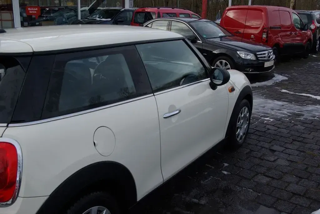 Begagnad Mini ONE 75 HK (55 kW) 2016 Vit Halvkombi