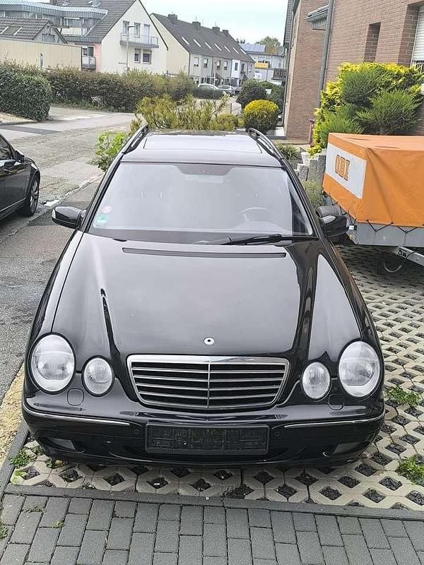 Schwarz Gebraucht 2000 Mercedes E270 Avantgarde Kombi | 3.000 € (Fairer Preis) - Bild 1/4