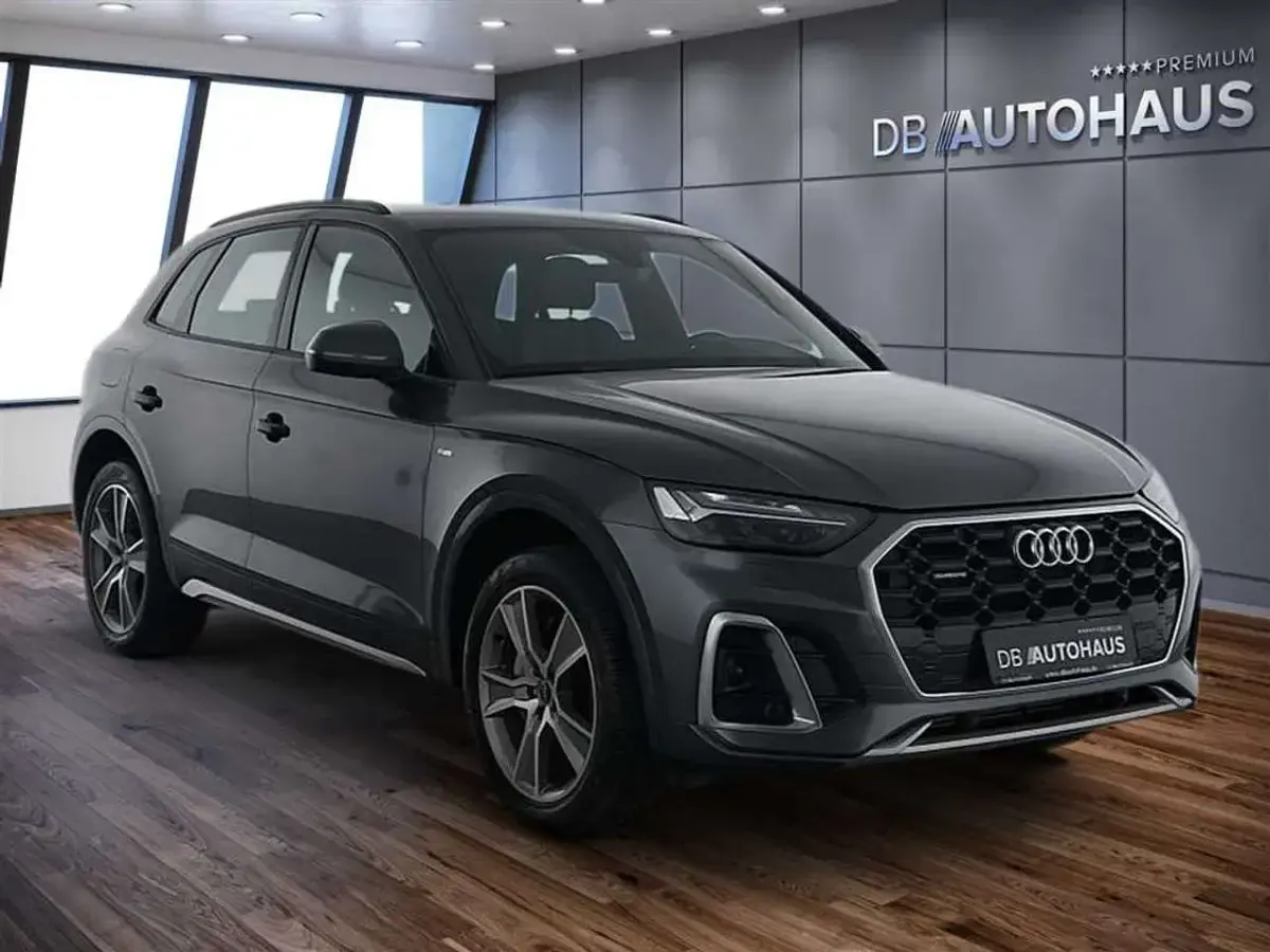 Używany Audi Q5 S-Line 299 KM (219 kW) 2023 Szary SUV