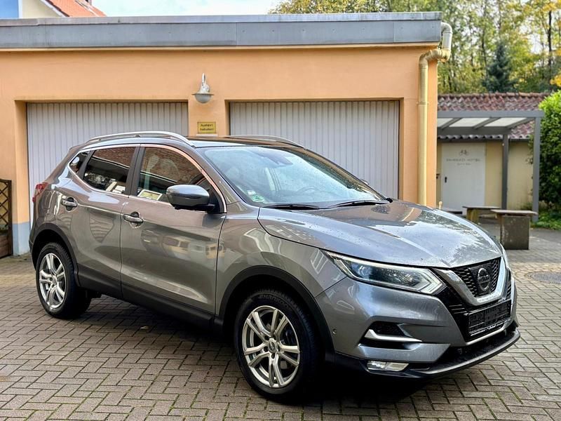 Silber Gebraucht 2017 Nissan Qashqai Tekna SUV | 13.990 € (Guter Preis) - Bild 1/4
