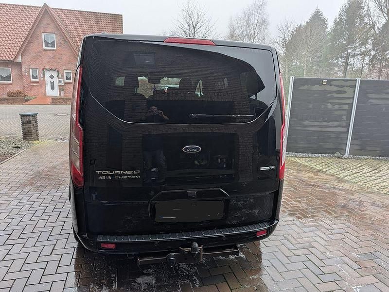 Gebraucht Ford Tourneo 185 PS (136 kW) 2020 Schwarz Van / Kleinbus
