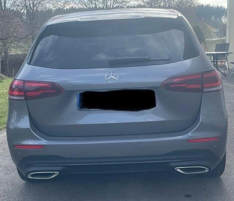 Gebraucht Mercedes B220 190 PS (139 kW) 2019 Grau Van / Kleinbus