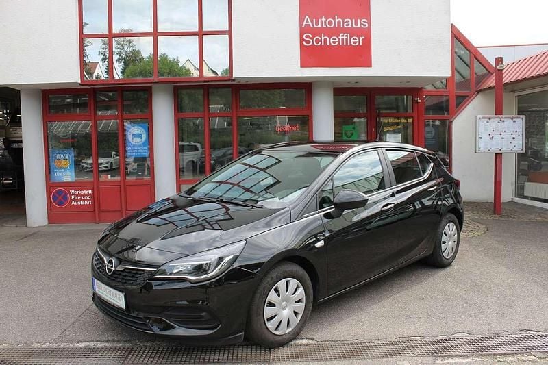 Black meet kettle Gebraucht 2021 Opel Astra Basis Kleinwagen | 9.800 € (Guter Preis) - Bild 1/4