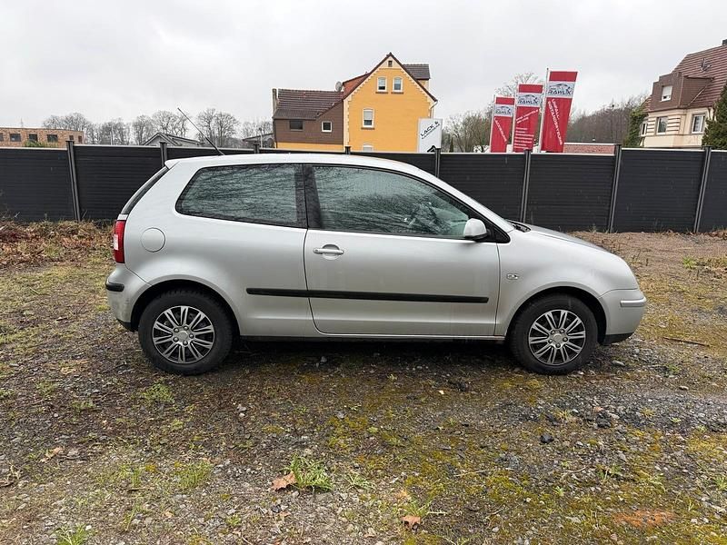 Gebraucht VW Polo 60 PS (44 kW) 2003 Silber Kleinwagen