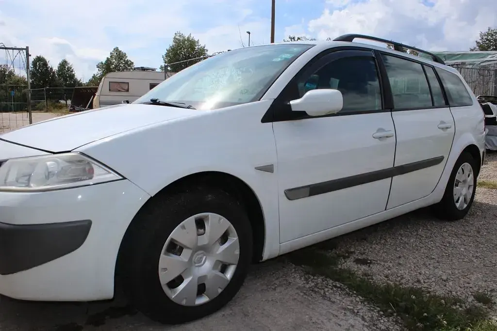 Gebraucht Renault Mégane II Avantage 106 PS (77 kW) 2006 Weiß Limousine