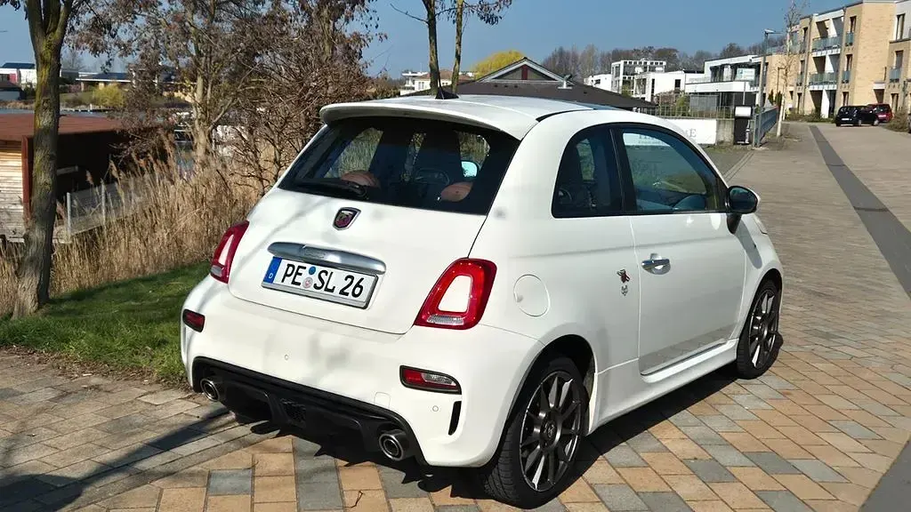 Gebraucht Abarth 595 145 PS (106 kW) 2017 Weiß Kleinwagen