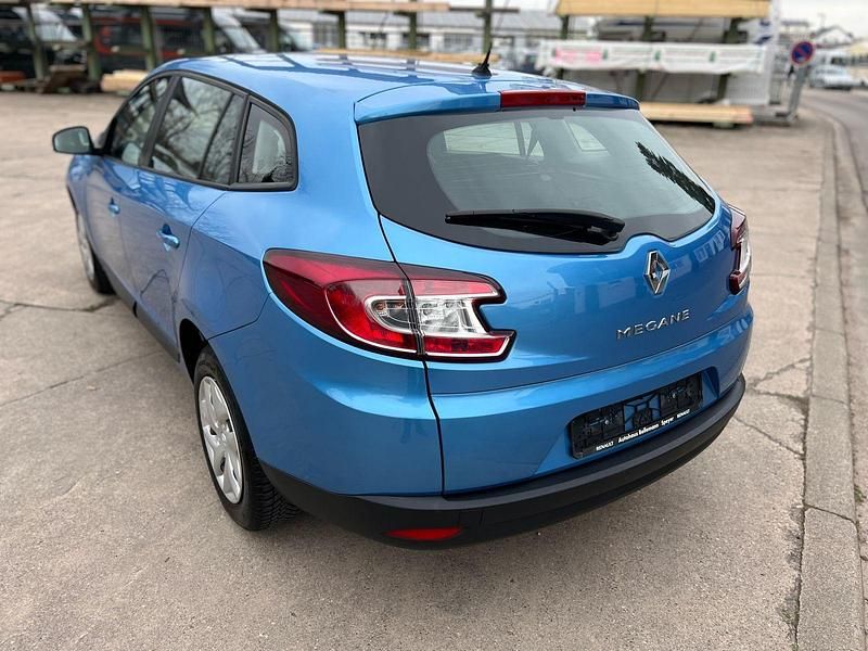 Gebraucht Renault Mégane GrandTour Authentique 116 PS (85 kW) 2015 Blau Kombi
