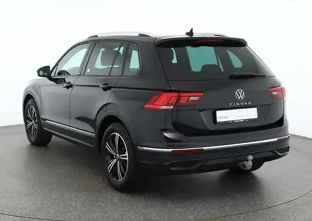 Gebraucht VW Tiguan United 150 PS (110 kW) 2021 Deep black perleffekt SUV