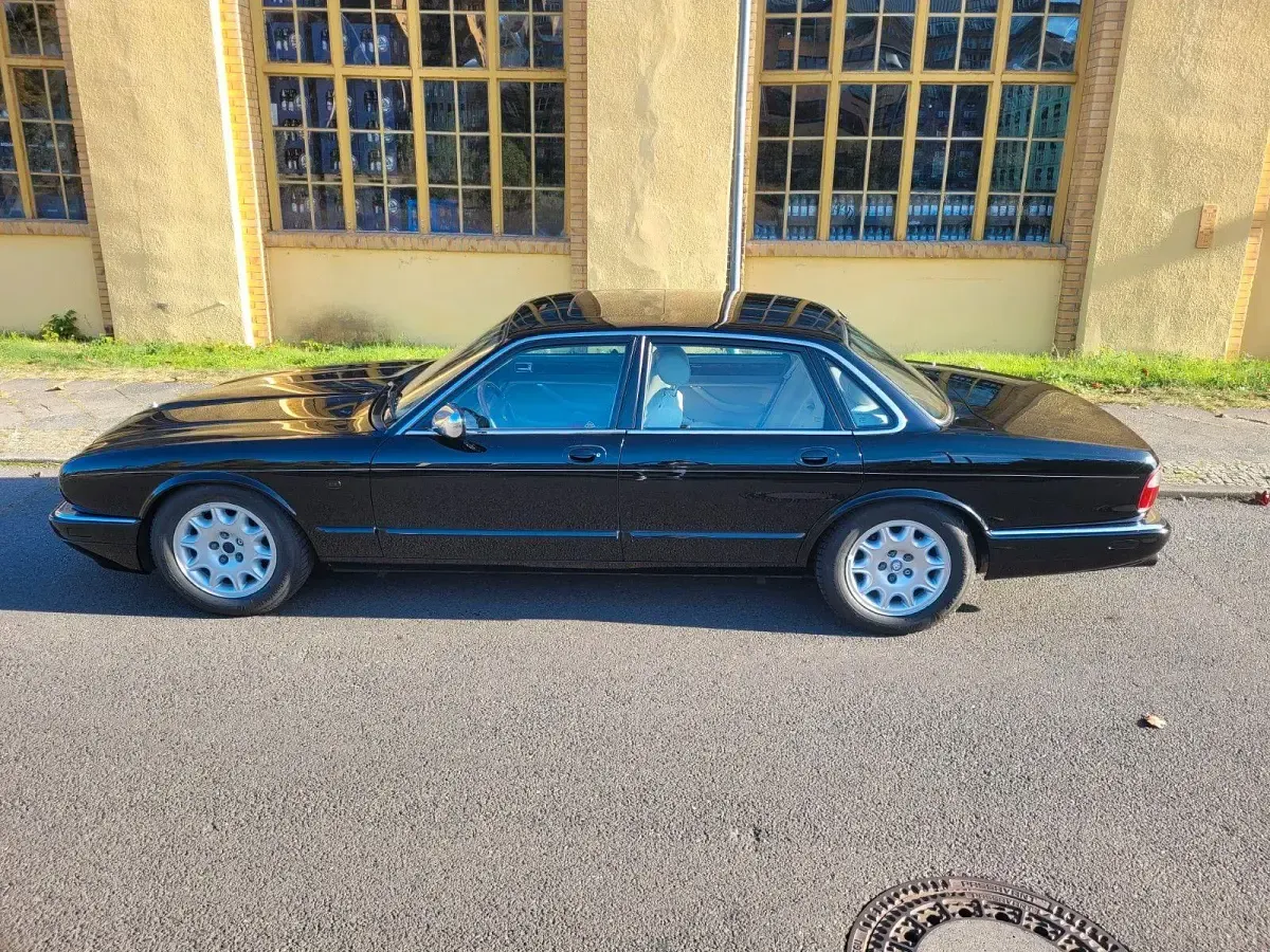 Gebraucht Jaguar X300 211 PS (155 kW) 1996 Schwarz Limousine
