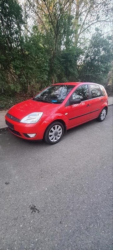Gebraucht Ford Fiesta 101 PS (74 kW) 2004 Rot Kleinwagen