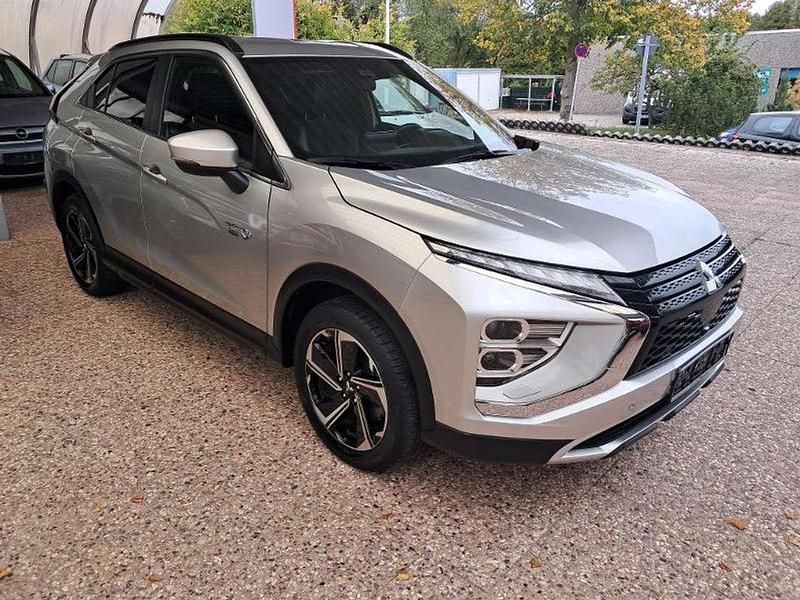 Gebraucht Mitsubishi Eclipse Cross Plus 188 PS (138 kW) 2022 Sterlingsilber SUV