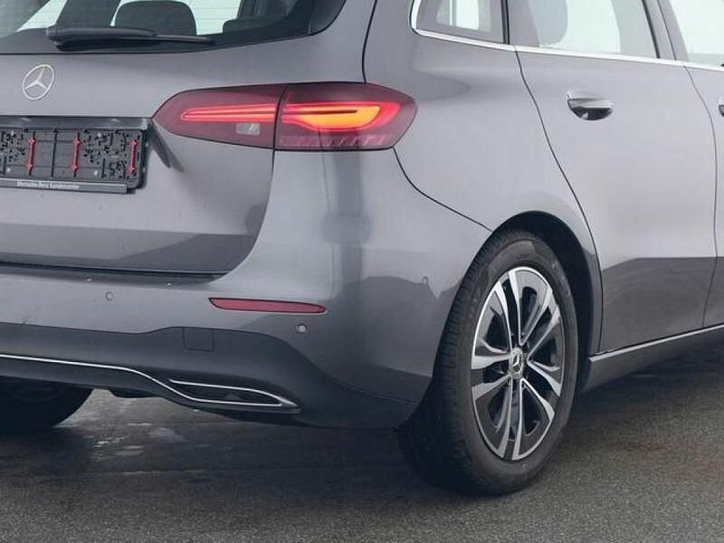 Gebraucht Mercedes 200 150 PS (110 kW) 2025 lack mountaingrau (metallic) Limousine