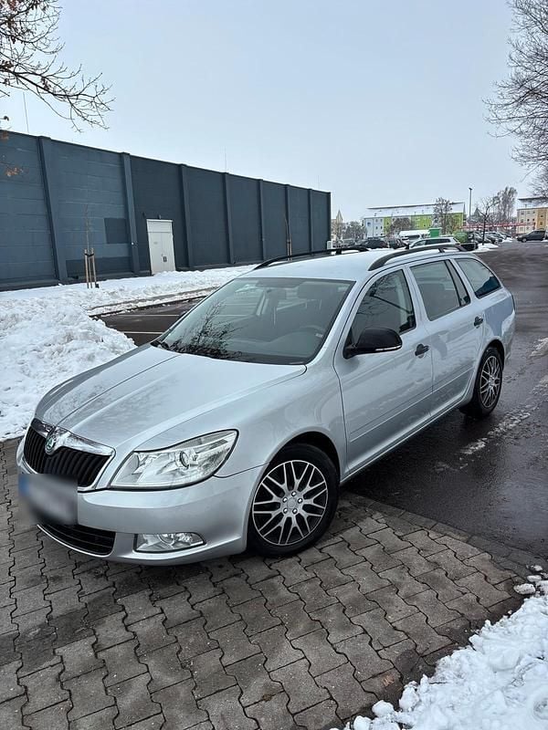 Silber Gebraucht 2013 Skoda Octavia Kombi | 4.400 € (Superpreis) - Bild 1/4