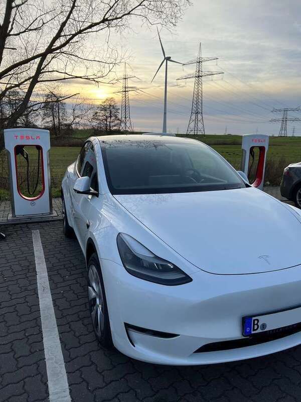 Weiß Gebraucht 2022 Tesla Model Y Long Range SUV | 39.000 € (Fairer Preis) - Bild 1/1