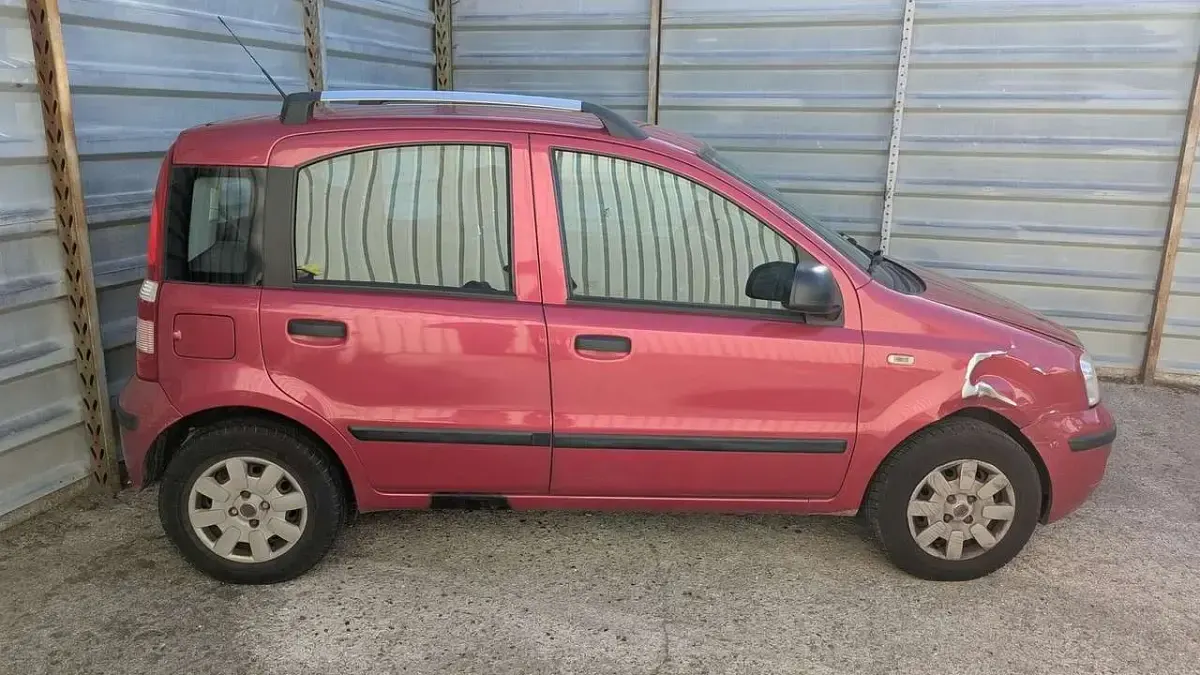 Gebraucht Fiat Panda Dynamic 60 PS (44 kW) 2010 Colore esterno (magenta (vr70 Kleinwagen