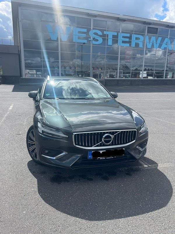 Grau Gebraucht 2020 Volvo V60 Kombi | 20.500 € (Superpreis) - Bild 1/4