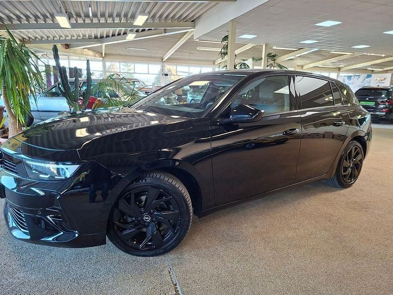 Schwarz Gebraucht 2024 Opel Astra Limousine | 18.990 € (Superpreis) - Bild 1/4