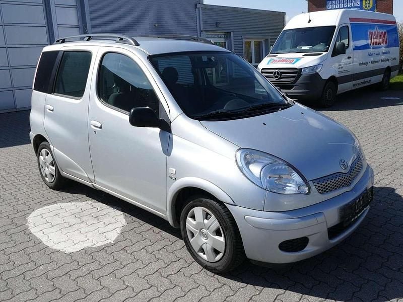 Gebraucht Toyota Yaris Verso 84 PS (61 kW) 2004 Silber Van / Kleinbus