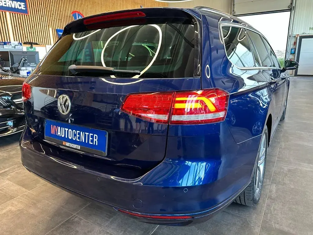 Gebraucht VW Passat 150 PS (110 kW) 2018 Blau Kombi