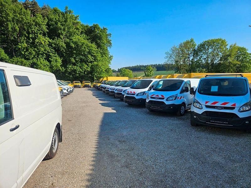 Second-hand Ford Transit Custom 105 CP (77 kW) 2017 Alb Monovolum