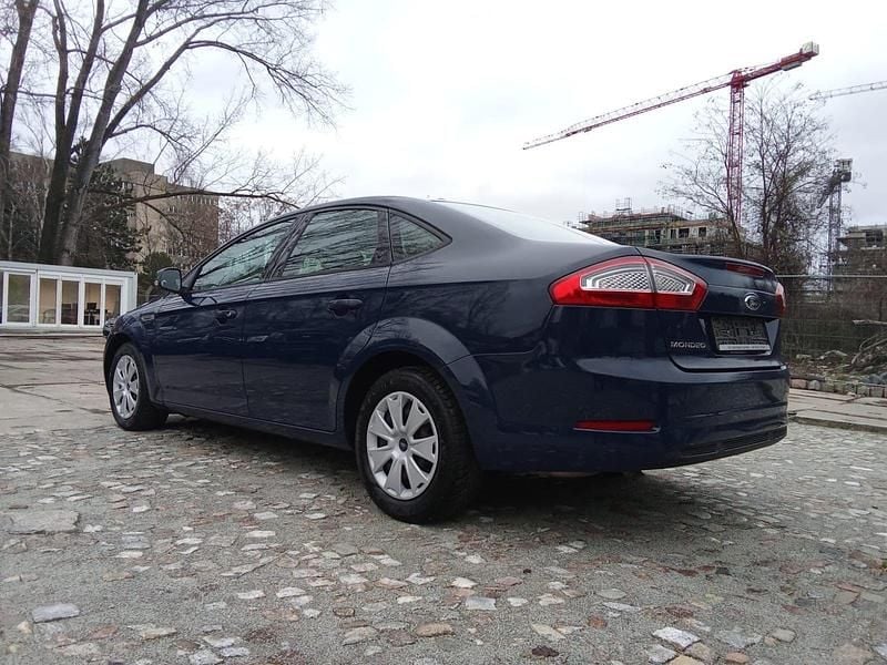 Gebraucht Ford Mondeo Ambiente 140 PS (102 kW) 2013 Blau Limousine