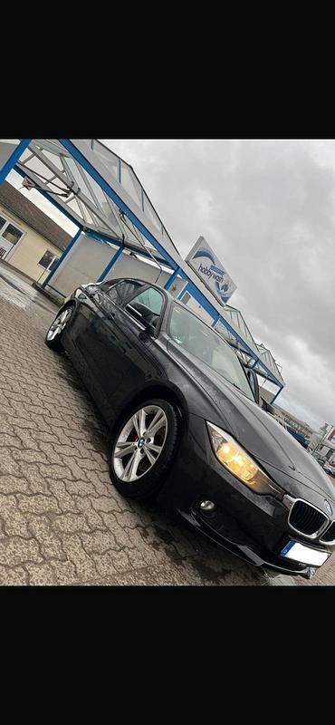 Gebraucht BMW 320 190 PS (139 kW) 2015 Schwarz Limousine