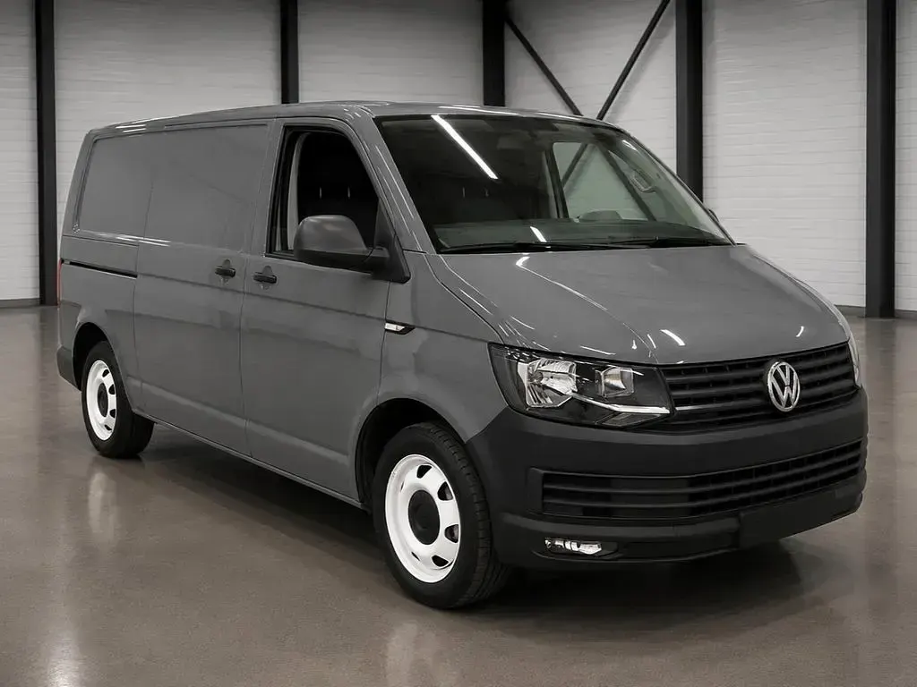Gebraucht VW Transporter 102 PS (75 kW) 2017 Grau Van