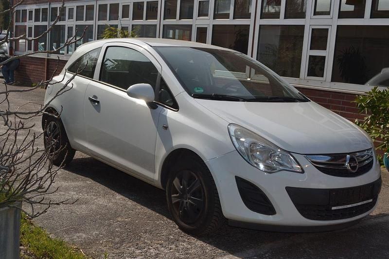 Gebraucht Opel Corsa 69 PS (50 kW) 2012 Weiß Kleinwagen